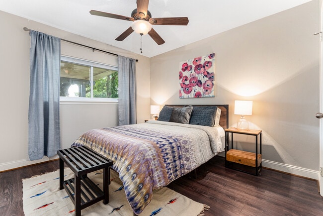 Building Photo - 1043 Grand Jct Dr