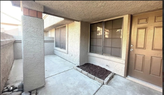 Building Photo - 700 E Mesquite Cir