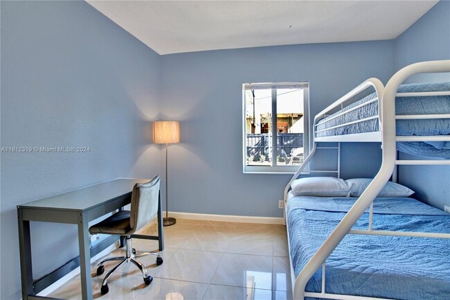 Building Photo - 1104 NE 16th Ave