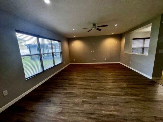 Building Photo - 3 bedroom 2.5 bath Waterford Trails Home w...