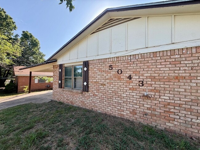 Building Photo - 5043 Inwood Dr
