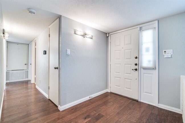 Building Photo - 4552 Fremont Ln