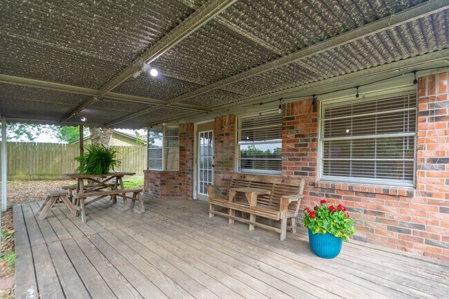 Building Photo - 5704 Leggett Ln