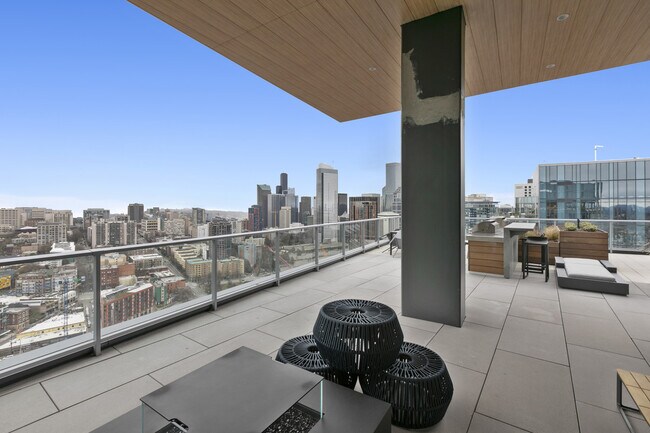 Building Photo - Nexus Condominium - 1 bedroom + den