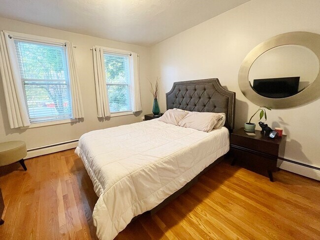 Building Photo - 126 Everett St