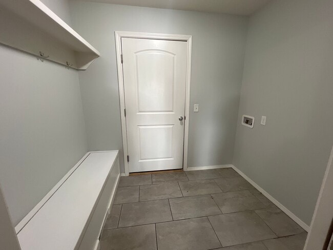 Building Photo - Sit Back, Relax. Your New home Awaits in R...