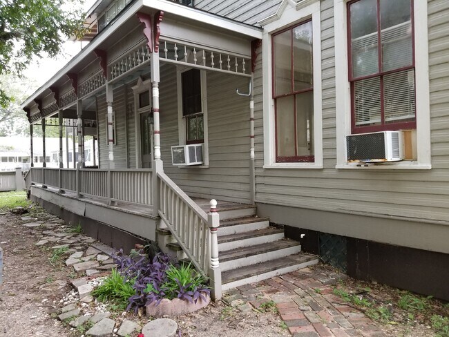 Building Photo - 619 Washburn St