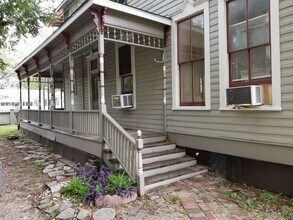 Building Photo - 619 Washburn St