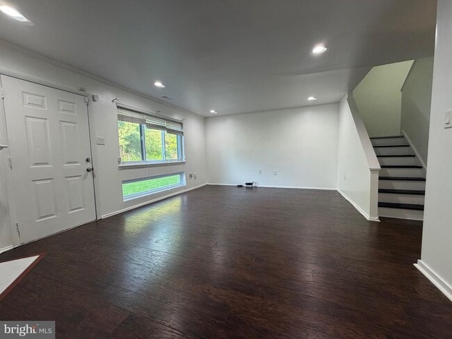 Building Photo - 7601 Crittenden St