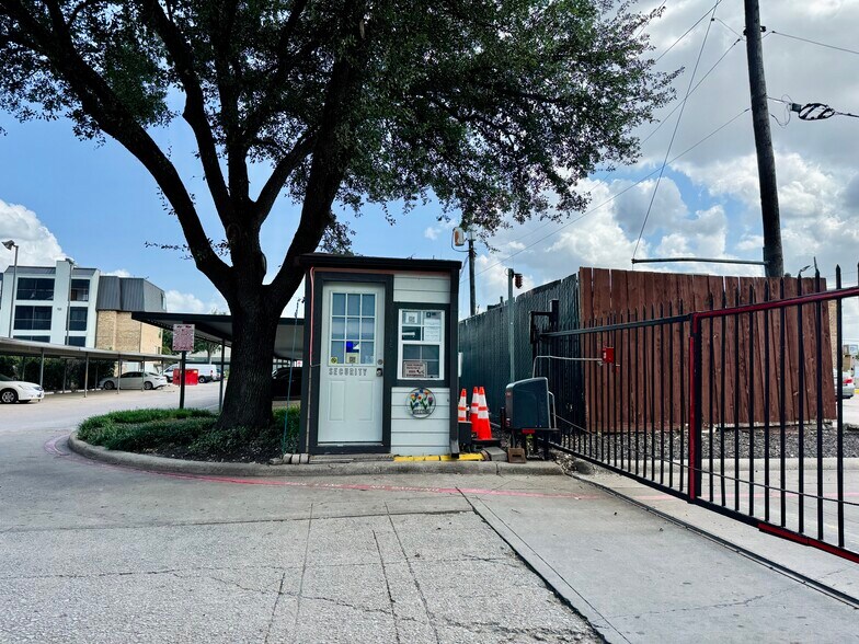 Building Photo - 11470 Audelia Rd