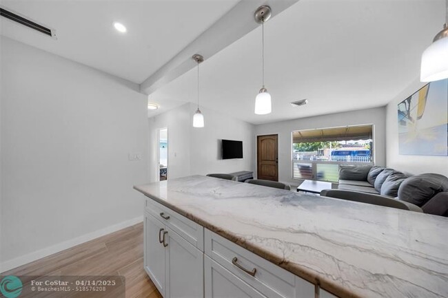 Building Photo - 1201 Avocado Isle