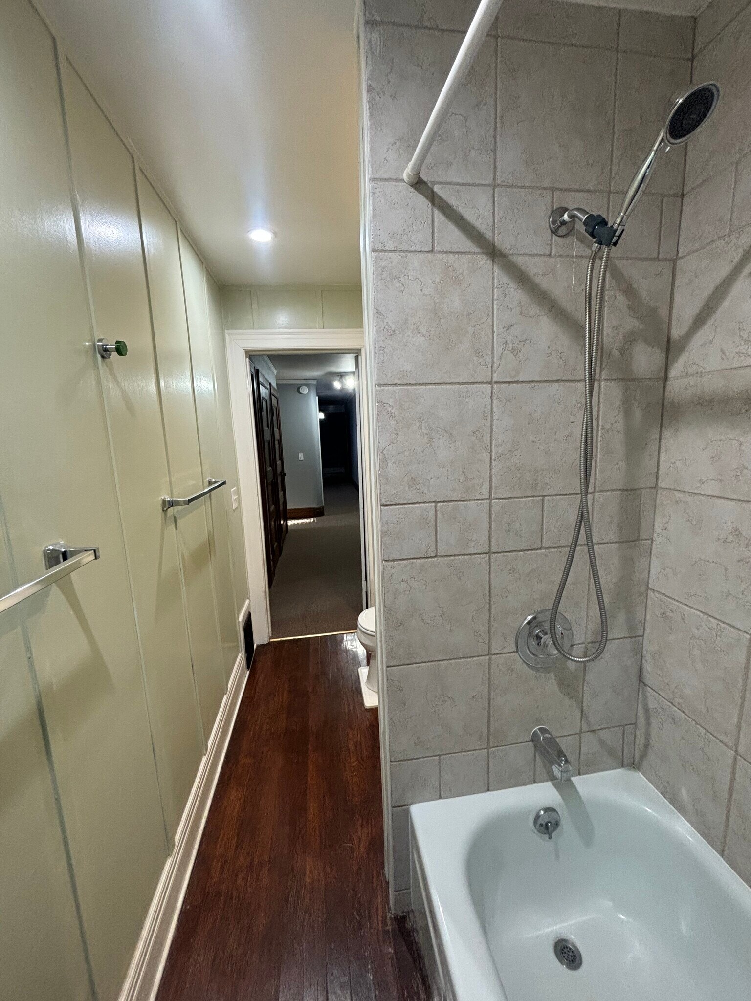 Building Photo - 5 Thayer St