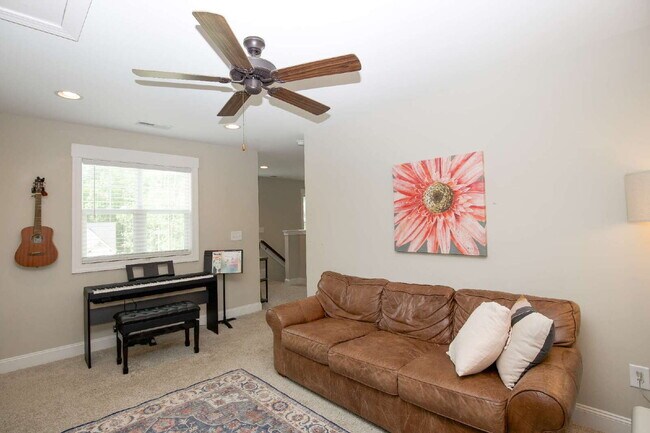 Building Photo - "Charming 4-Bedroom Retreat with Fireplace and 3 Full Baths in Aberdeen!"