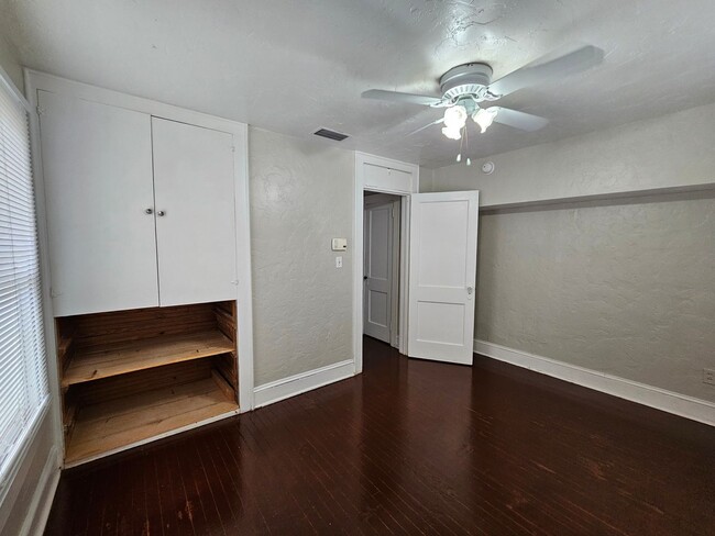 Building Photo - Charming 1/1 Home Just Minutes from Campus