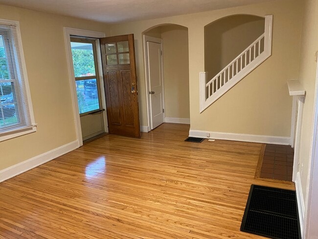 Building Photo - 1408 Haines Ave