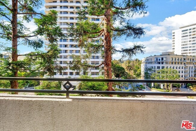 Building Photo - 10600 Wilshire Blvd