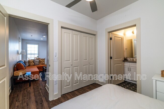 Building Photo - 1110 Franck St