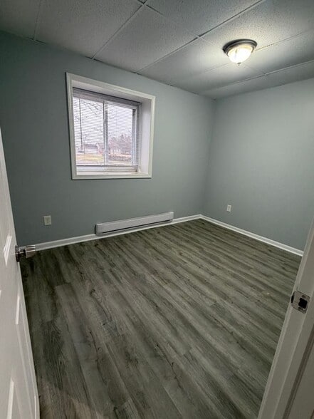 Building Photo - 9492 Linden Rd