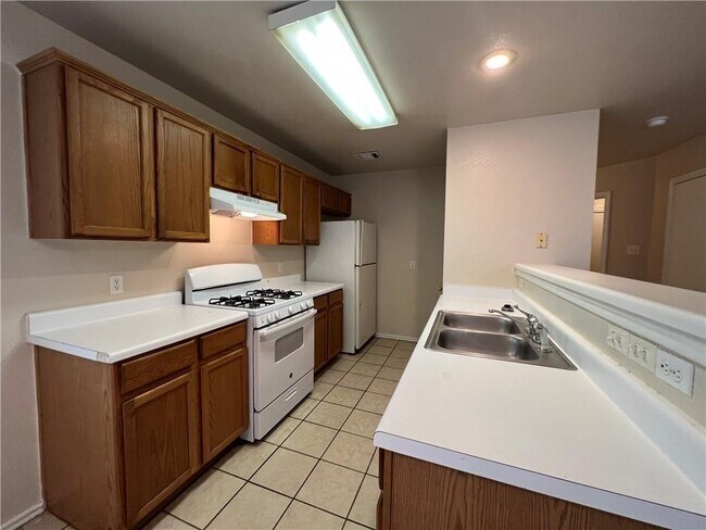 Building Photo - 1033 Christopher Ave