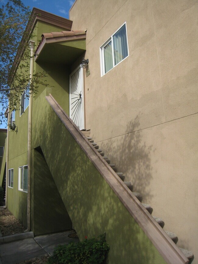 Building Photo - Affordable Two Bedroom Condo in a Great Location