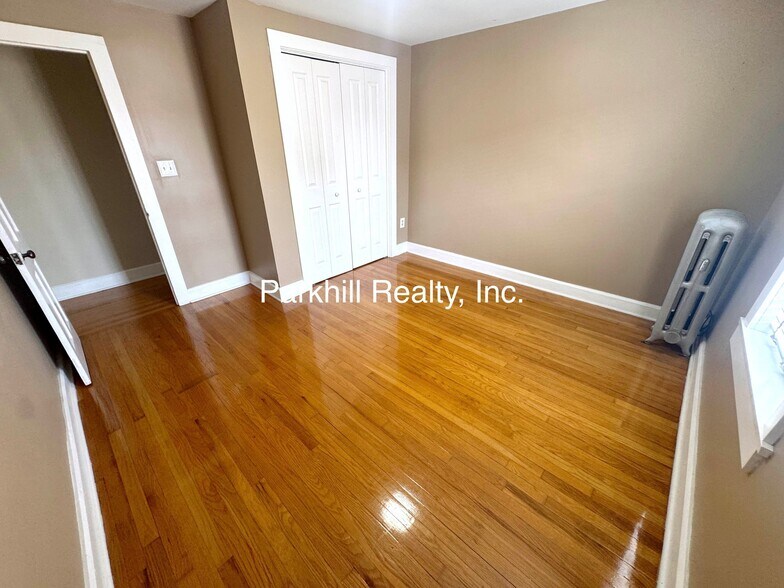 Building Photo - 24 Pen Argyl St