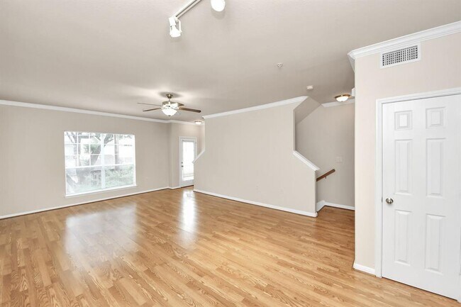 Building Photo - 9200 Westheimer Rd