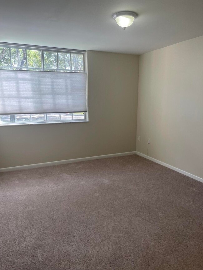 Building Photo - 1743 Village Blvd