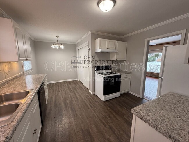 Building Photo - 513 James Dr