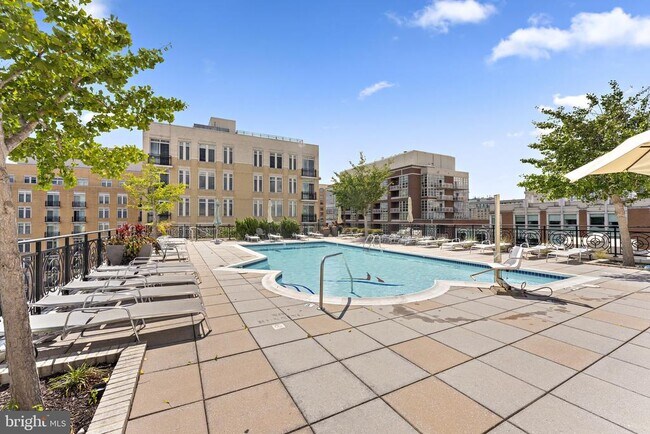 Building Photo - 155 Potomac Passage