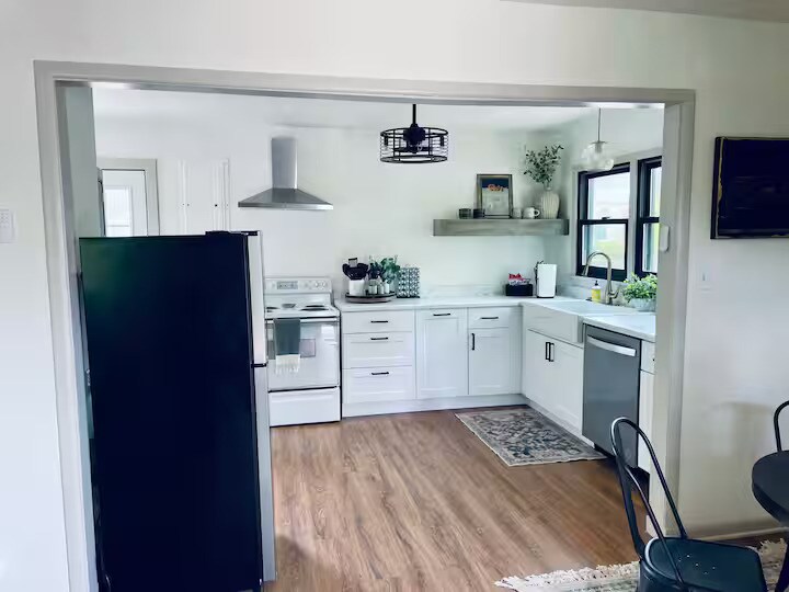 Building Photo - 2429 W Saint Vrain St