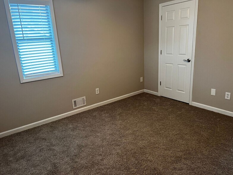 Building Photo - 1601 Cumberland Trce