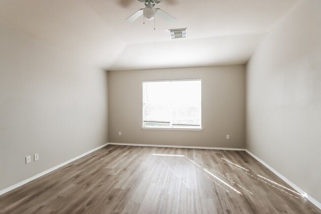 Building Photo - 214 Kestrel Ln