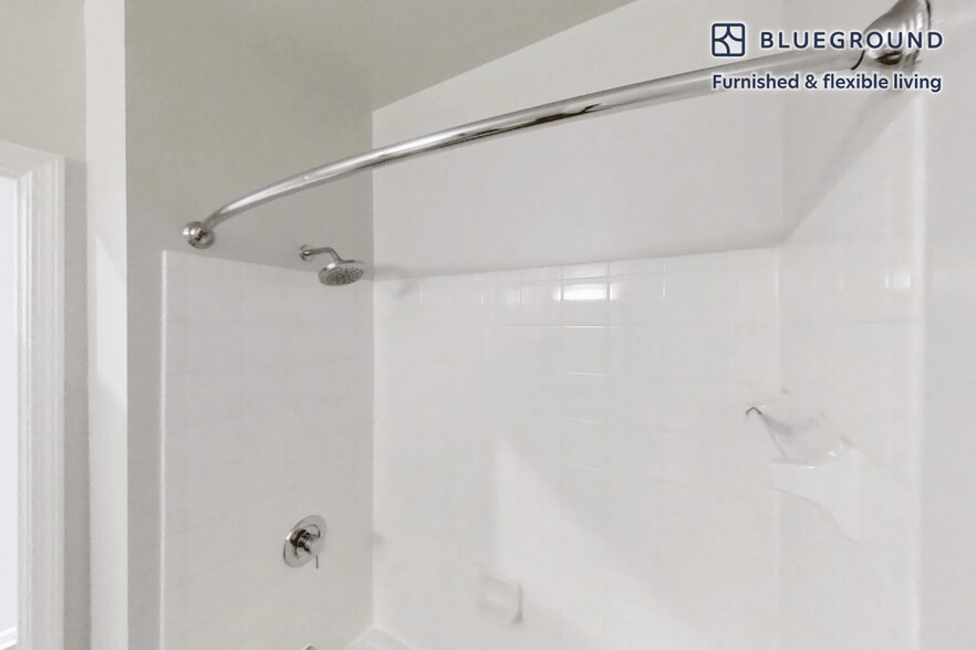 Building Photo - 333 Great River Rd