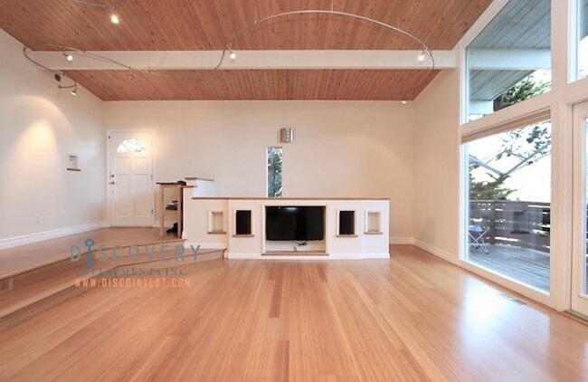 Building Photo - Four Bedroom Montclair Home with Forest Views