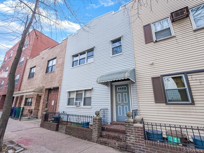 Building Photo - 196 Withers St