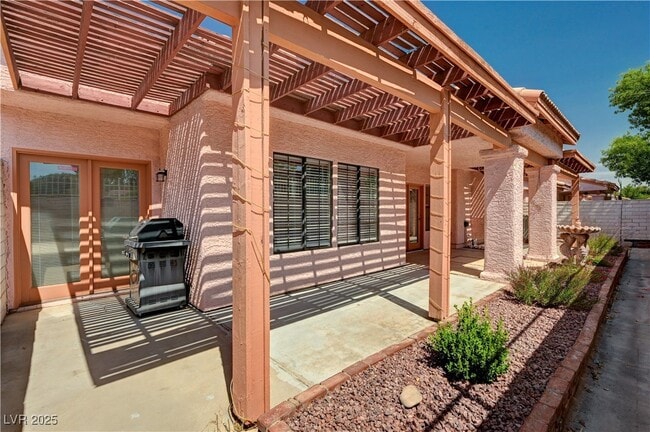 Building Photo - 618 Cervantes Dr