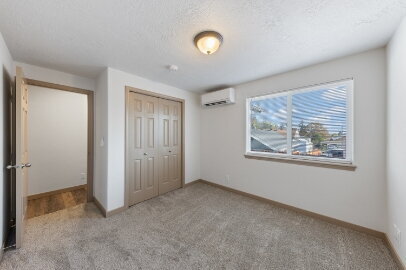 Building Photo - Spacious and Updated Pet Friendly Home