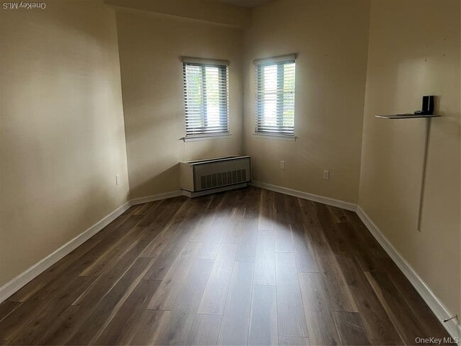 Building Photo - 725 Miller Ave