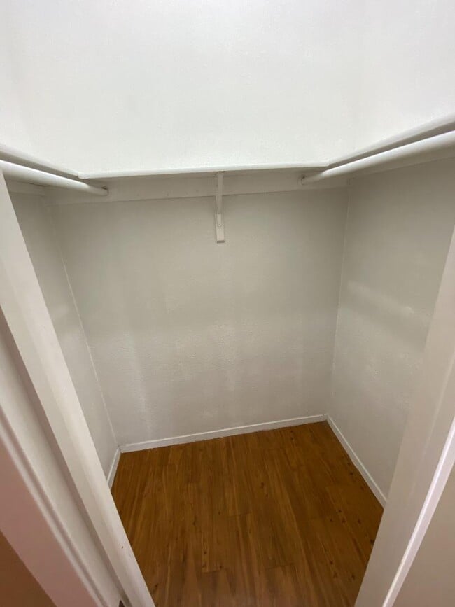 Building Photo - 807 W 25th St