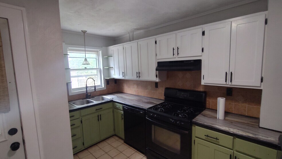 Building Photo - 320 S East St