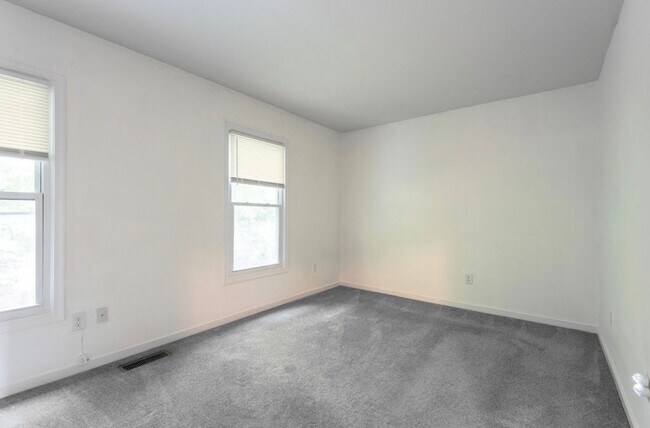 Building Photo - 15249 Broadwater Cir