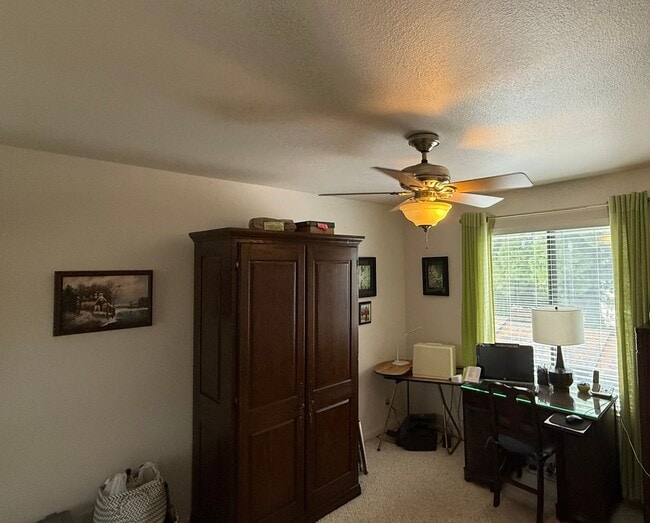 Building Photo - Hayward Condo 1 Bed/1 Bath Updated kitchen, lots of light and Bay views, dogs welcome