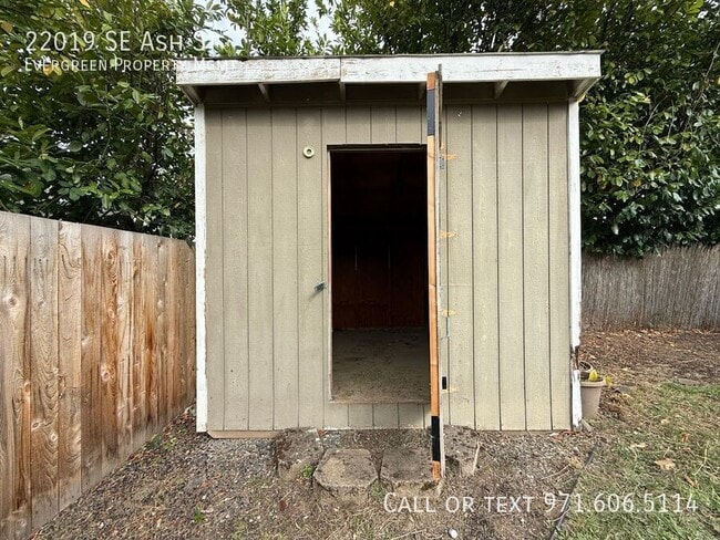 Building Photo - 22019 SE Ash St