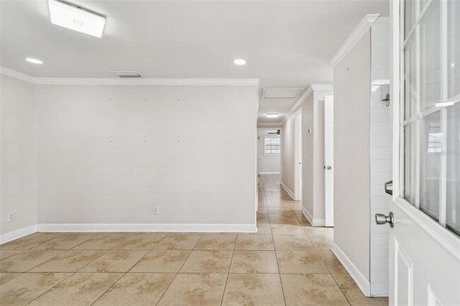 Building Photo - 6817 N Sterling Ave