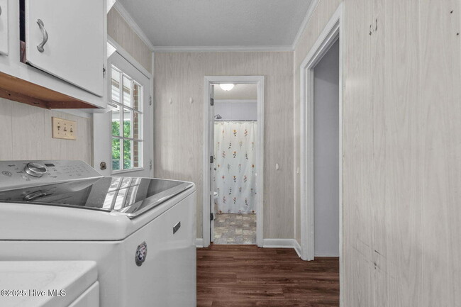 Building Photo - Beautiful 3 Bedroom, 2 Bath Home -135 Yate...