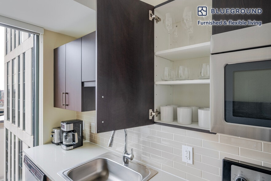 Building Photo - 45 Stuart St