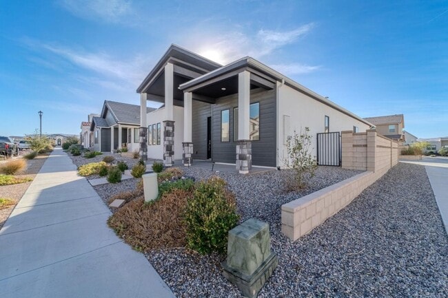 Building Photo - Beautiful 3 bed 2 bath + Den Home in Desert Color! Corner Lot!!