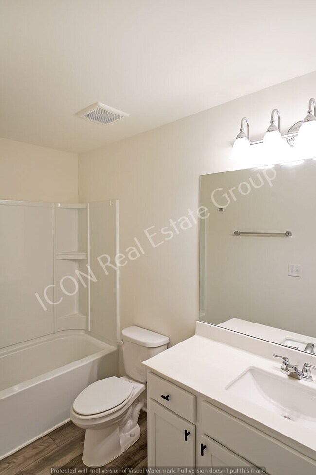 Building Photo - 3/2.5 Townhouse close to 41 and downtown