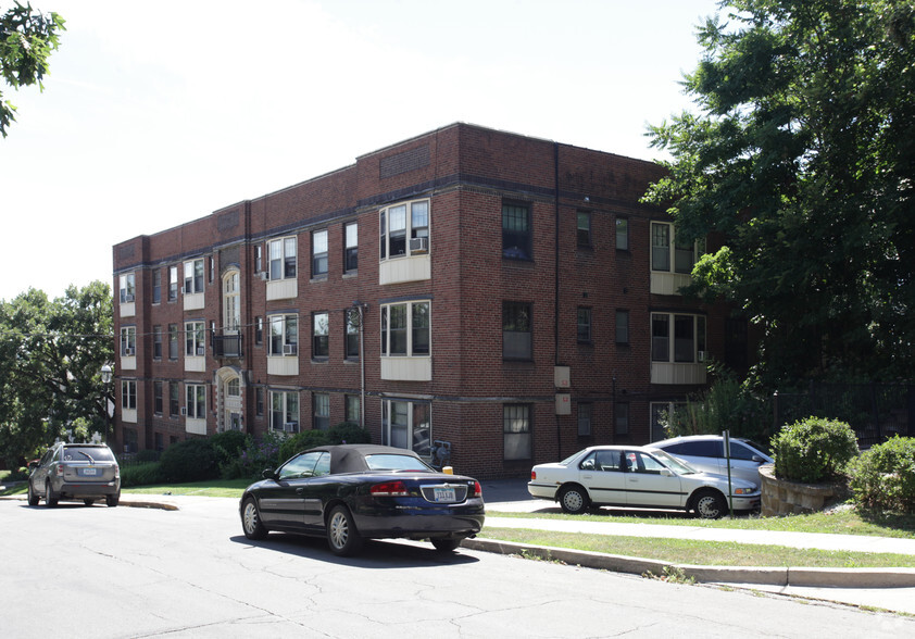 Primary Photo - Studios in historic neighborhood and buildng