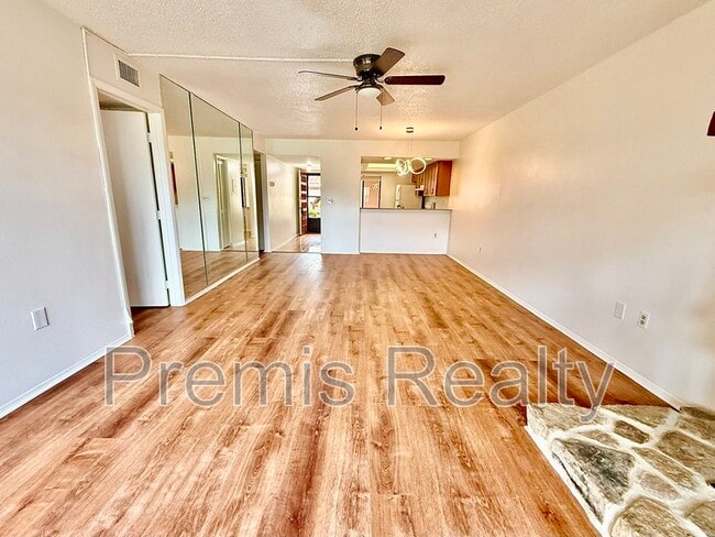 Building Photo - 141 Lakeside Dr